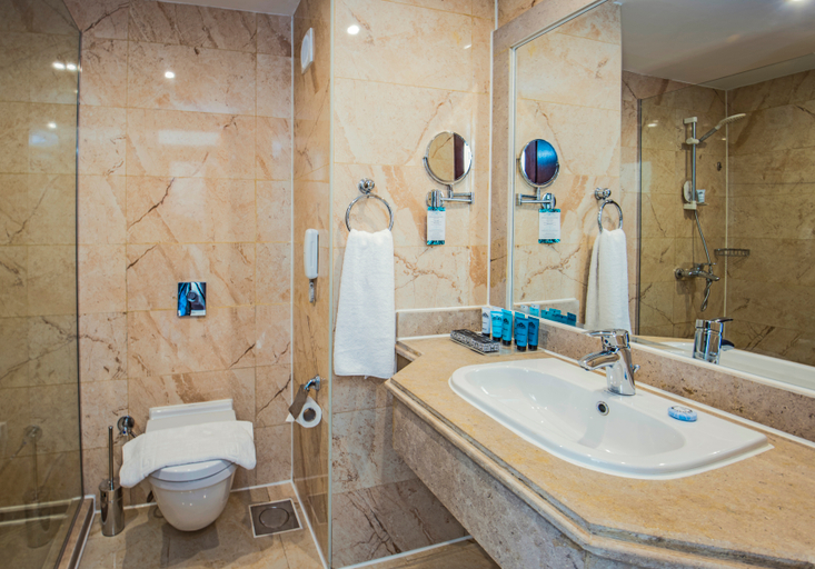 Bathroom, SUNRISE Aqua Joy Resort, Al-Ghurdaqah