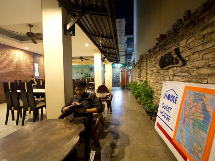 Food & Drinks 5, At Home Guest House, Phra Nakhon
