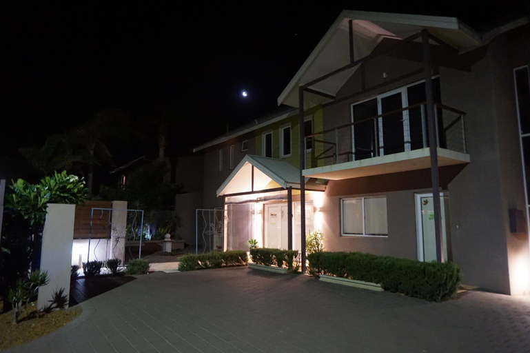 Exterior & Views 5, Gecko Lodge Kalbarri, Northampton