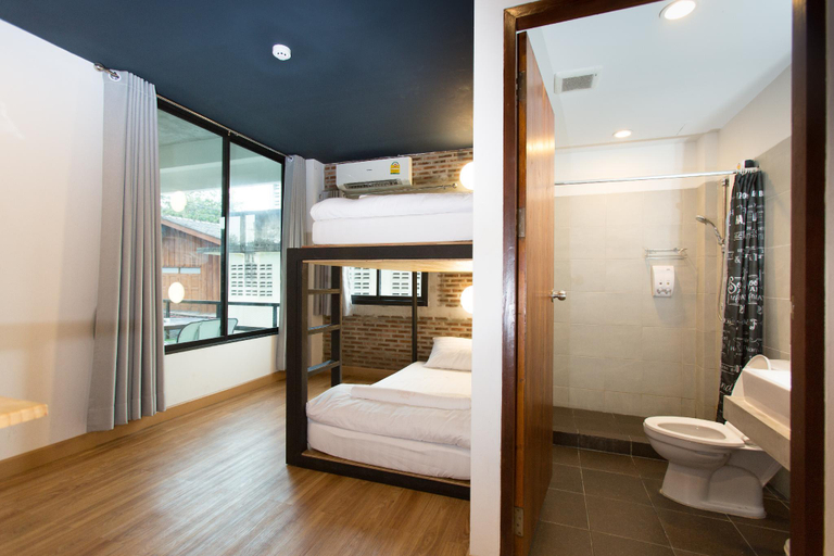 Bathroom 3, Give Me 5 Hostel, Muang Chiang Mai