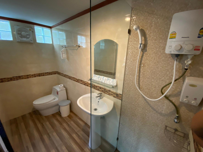 Bathroom 3, Sinsamut Koh Samed Hotel, Muang Rayong