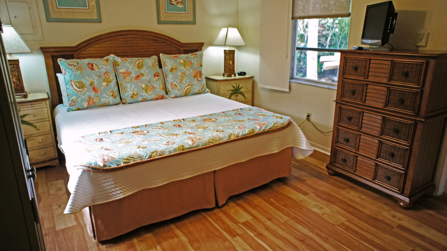 Bedroom 2, Shalimar Beach Resort, Lee