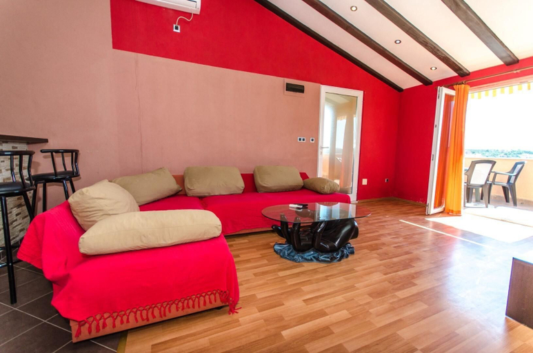 Public Area 5, Apartments Gazebo, Okrug