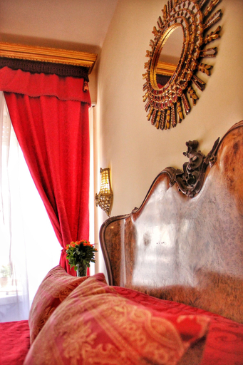 Bedroom 4, Megaride Santa Lucia, Napoli