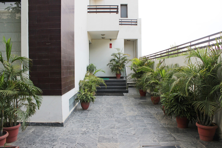 OYO 605 Hotel Camria, Gurgaon