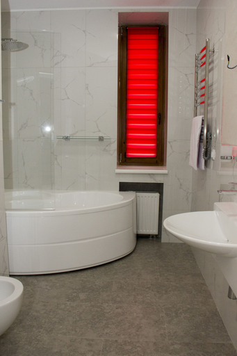 Bathroom 4, Mandarin ClubHouse, Kharkivs'ka