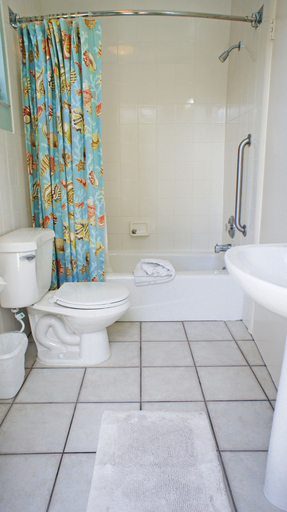 Bathroom 3, Shalimar Beach Resort, Lee