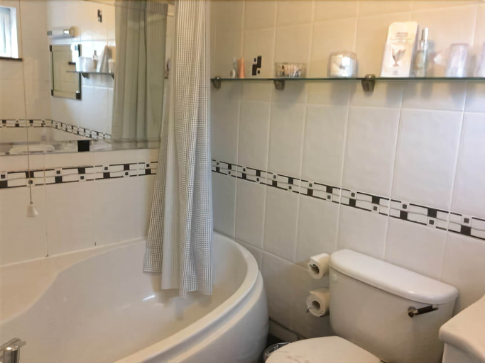 Bathroom 3, Leeward House, Hampshire