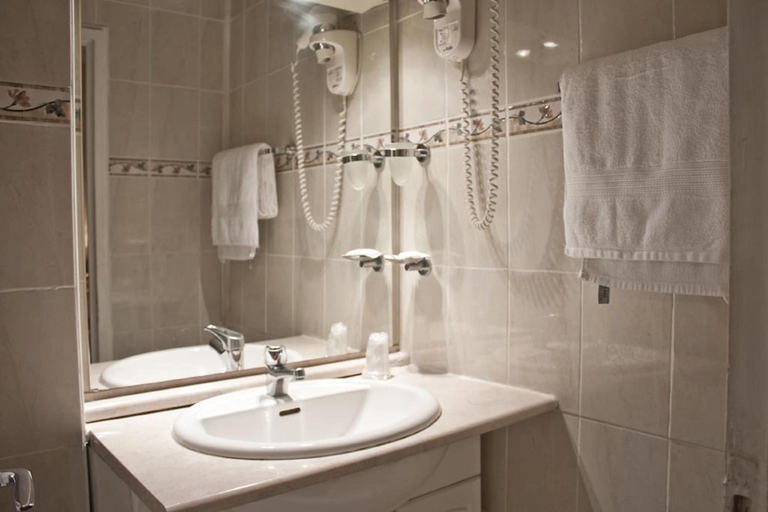 Bathroom, Hotel Hippodrome, Paris