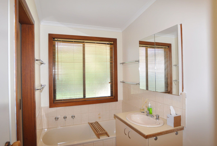 Bathroom 4, Inlet Dreaming - Free Wifi, Bass Coast Bal