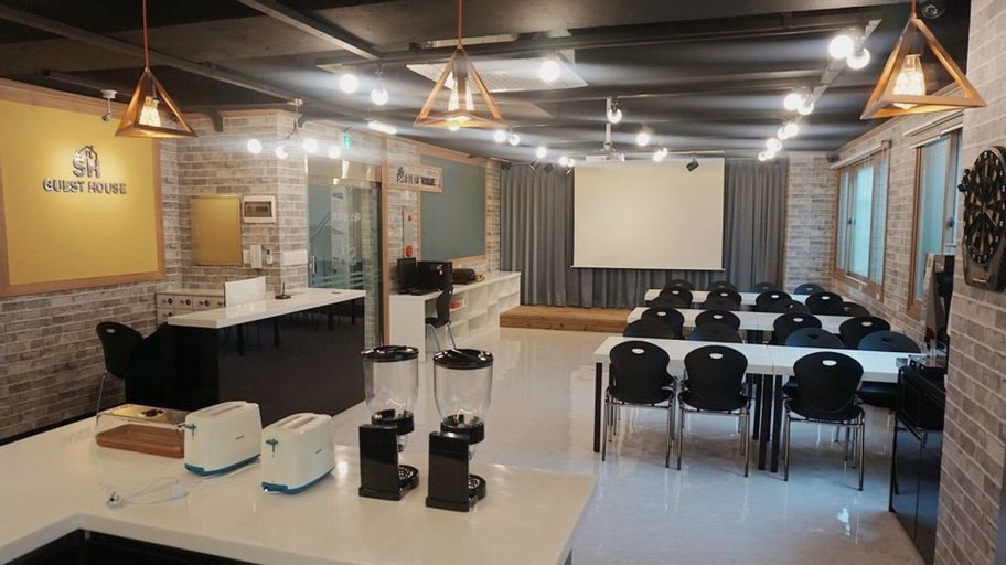SH Guesthouse - Hostel, Chuncheon