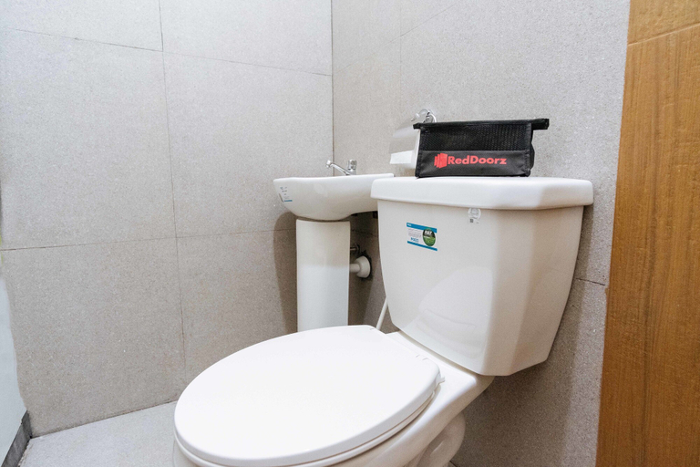 Bathroom 3, RedDoorz @ Vicente Street Espana Manila, Manila City