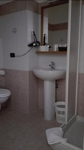 Bathroom 5, Hotel Ristorante Valle Del Bitto, Sondrio