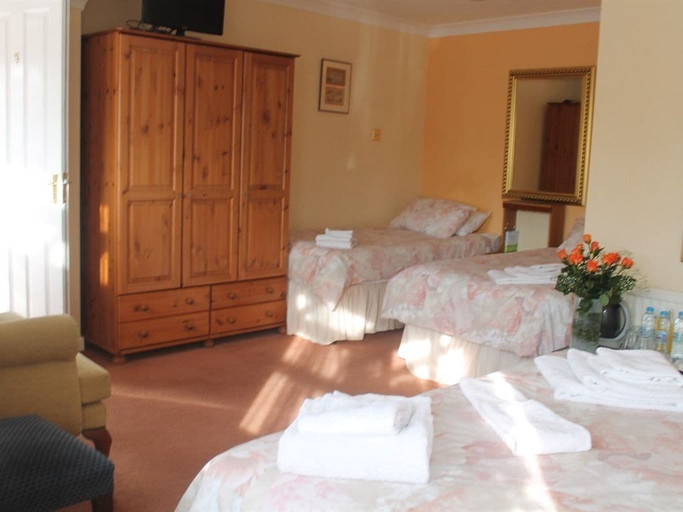 Others 4, Leeward House, Hampshire
