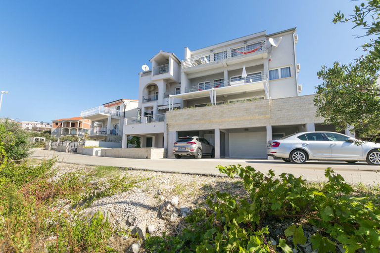 Exterior & Views, Apartments Dalmati, Primošten