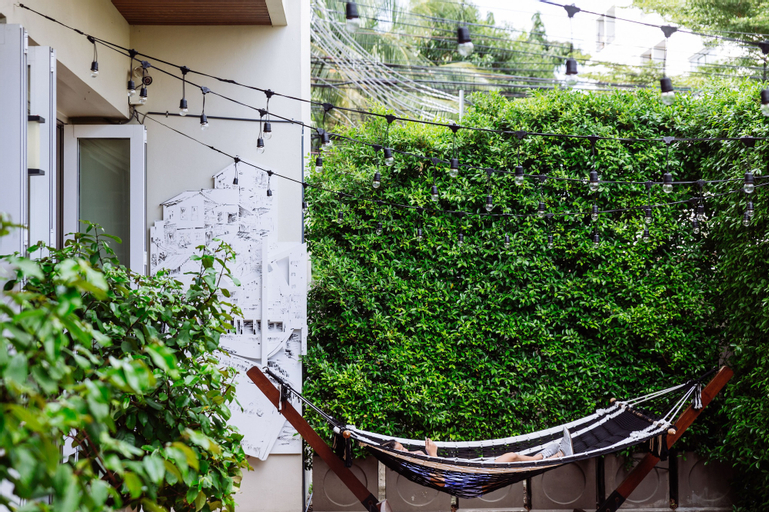 Siamaze Hostel, Din Dang