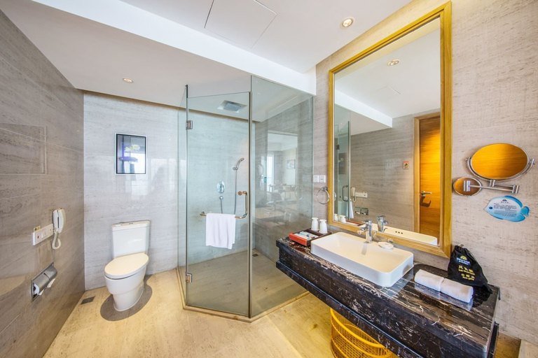 Bathroom, Days Hotel & Suites by Yangjiang, Yangjiang