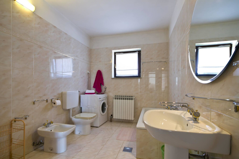 Bathroom 3, Apartment Gasparini, Pula