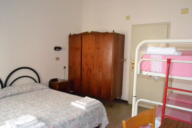 Bedroom 2, Hotel Laika, Rimini