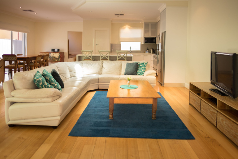 Inner Western Suburbs Retreat, Nedlands
