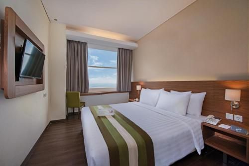 Grand Whiz Megamas Manado, Manado