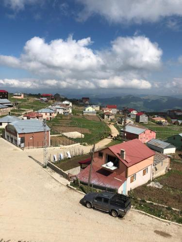 Bektas Karagol Otel, Dereli