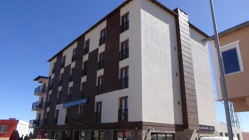 Bektas Karagol Otel, Dereli