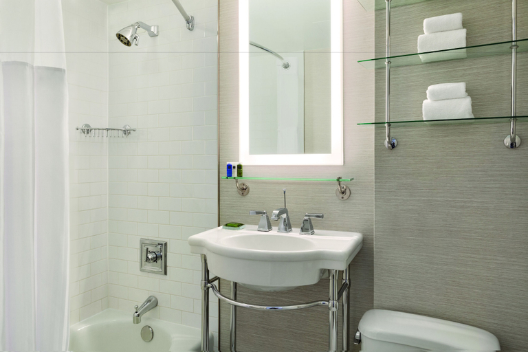 Bathroom 5, Hotel Baltimore Downtown-Inner Harbor, Baltimore