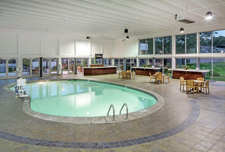 Sport & Beauty, Doubletree By Hilton Omaha Southwest, Douglas