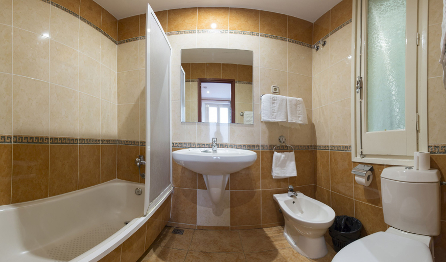 Bathroom 4, Hotel Casa Teva Barcelona, Barcelona