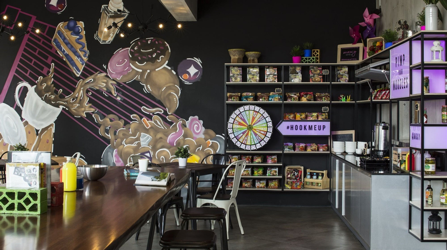 Moxy Bandung, Bandung