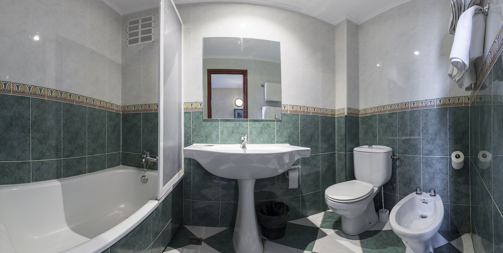 Bathroom 4, Hotel Casa Teva Barcelona, Barcelona