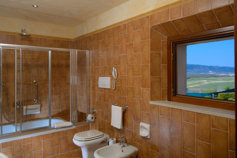 Bathroom 5, La Bagnaia Golf Resort, Siena