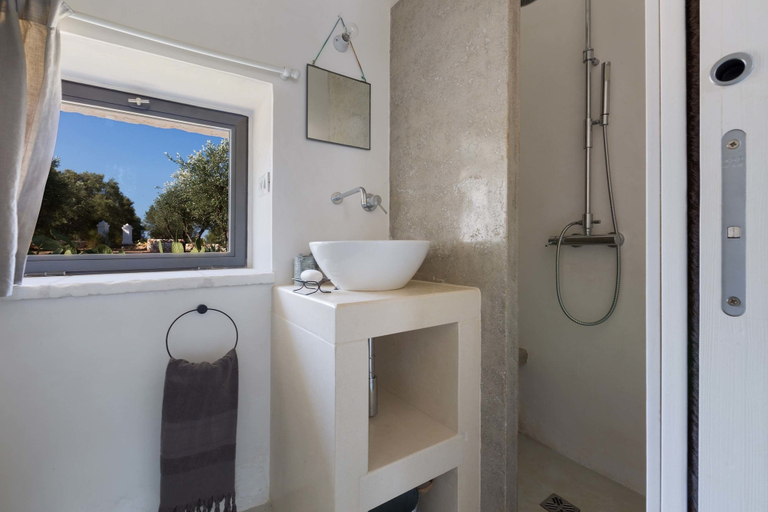 Bathroom 4, Villa con trullo Santo Scalone, Brindisi