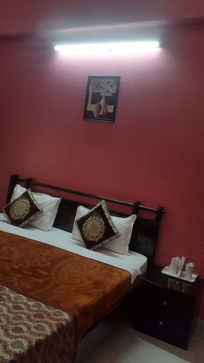 Hotel B&B INN, Gautam Buddha Nagar