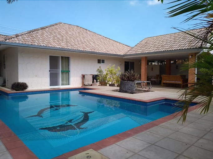 Baansiesom Private Pool Villa, K. Sam Roi Yot
