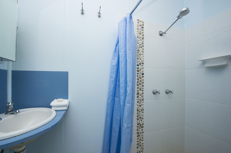 Bathroom, Blue on Cockle, Magnetic Island