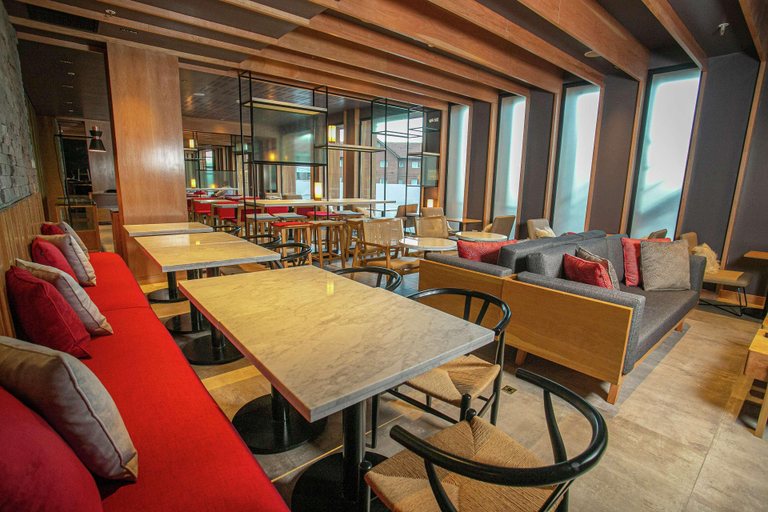 Public Area 2, Hampton by Hilton Bariloche, Bariloche