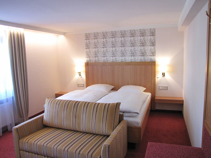 Bedroom 2, Hotel Bayerischer Hof, Freising