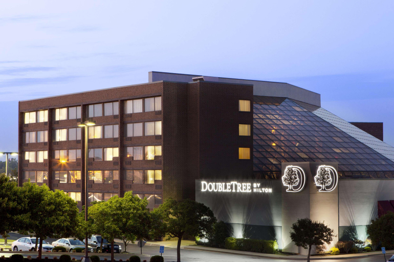 Exterior & Views 2, DoubleTree by Hilton Hotel Rochester, Monroe