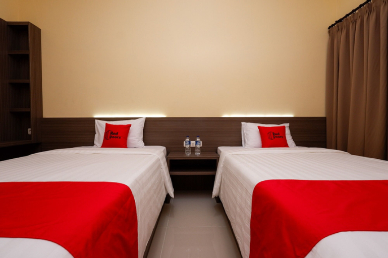 RedDoorz Plus Syariah near Paragon Mall Semarang, Semarang