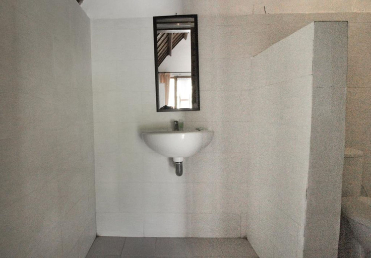 Bathroom 4, Gelih Bungalows, Klungkung