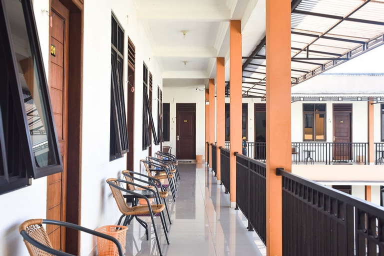 RedDoorz near Alun Alun Wonosobo, Wonosobo