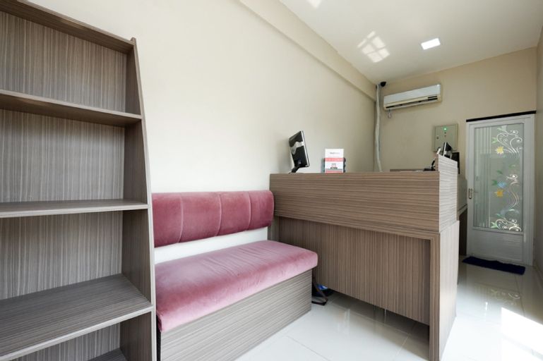 RedDoorz Plus near Paragon Mall Semarang, Semarang