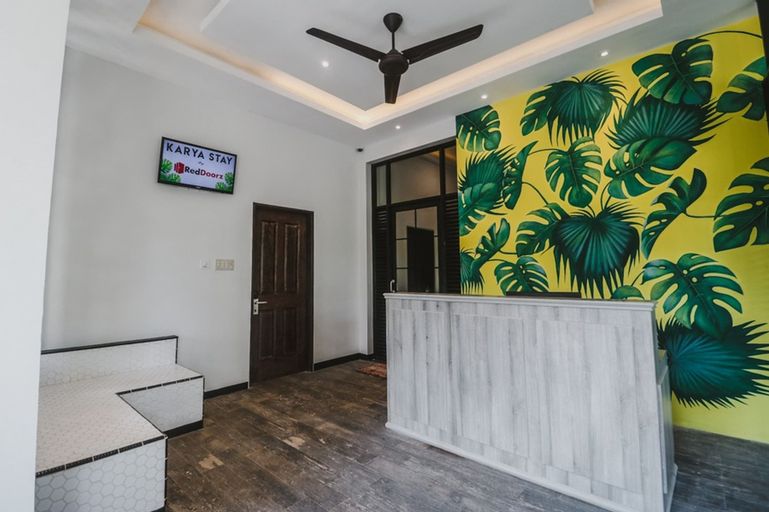 RedDoorz Plus near Mall Slipi Jaya, West Jakarta