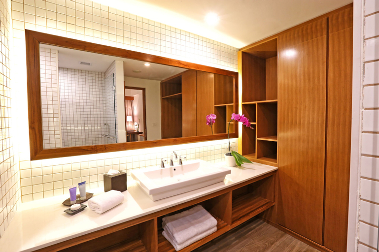 Bathroom 33