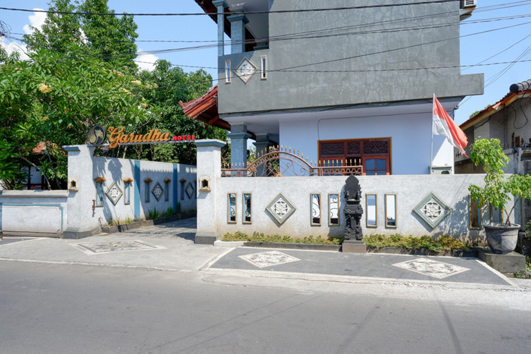 Exterior & Views 2, RedDoorz near Mayura Park Lombok, Lombok