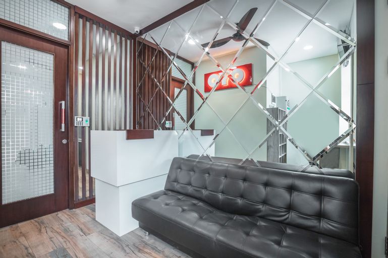 OYO 1487 Residence Khoe Near RS Royal Taruma, West Jakarta