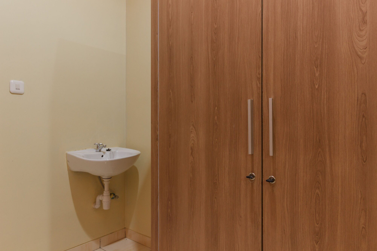 RedDoorz Plus near Pantai Malalayang Manado, Manado