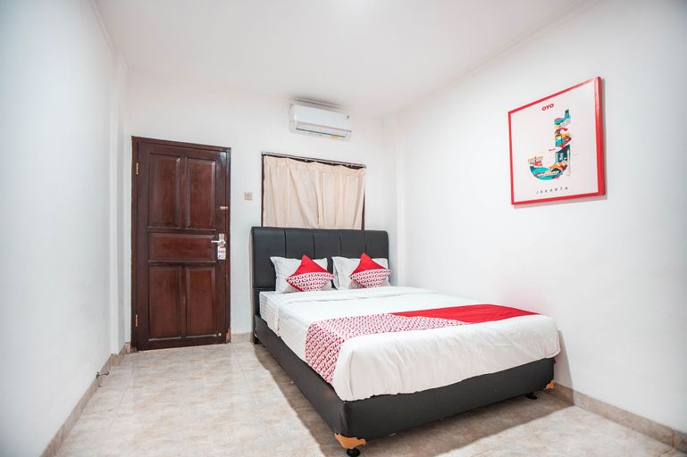 OYO 868 Wisma Berkat Near Patria Hospital IKKT, West Jakarta